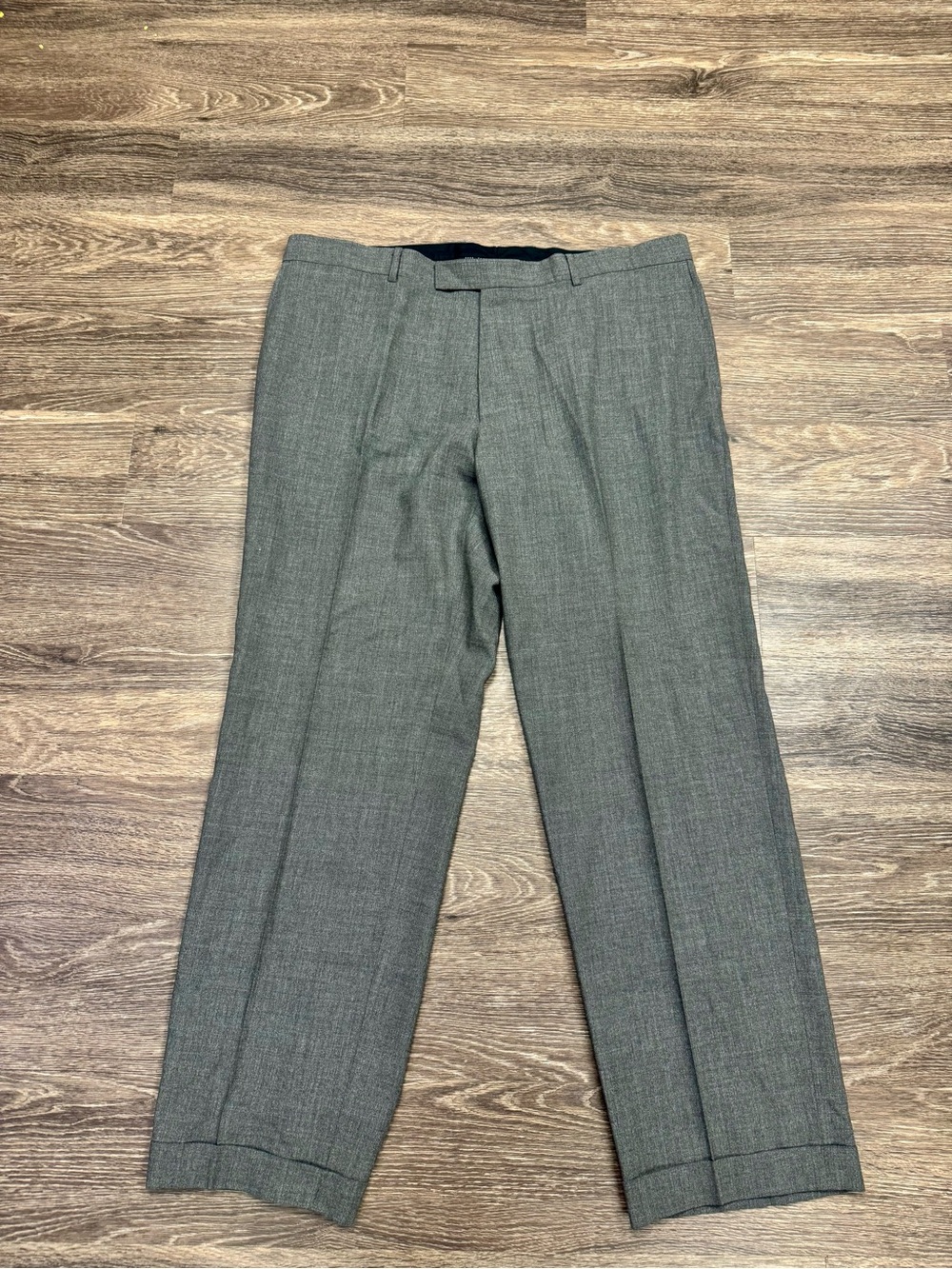 Hugo Boss Men’s Gray 100% Virgin Wool Pleated Dress Pants Trousers